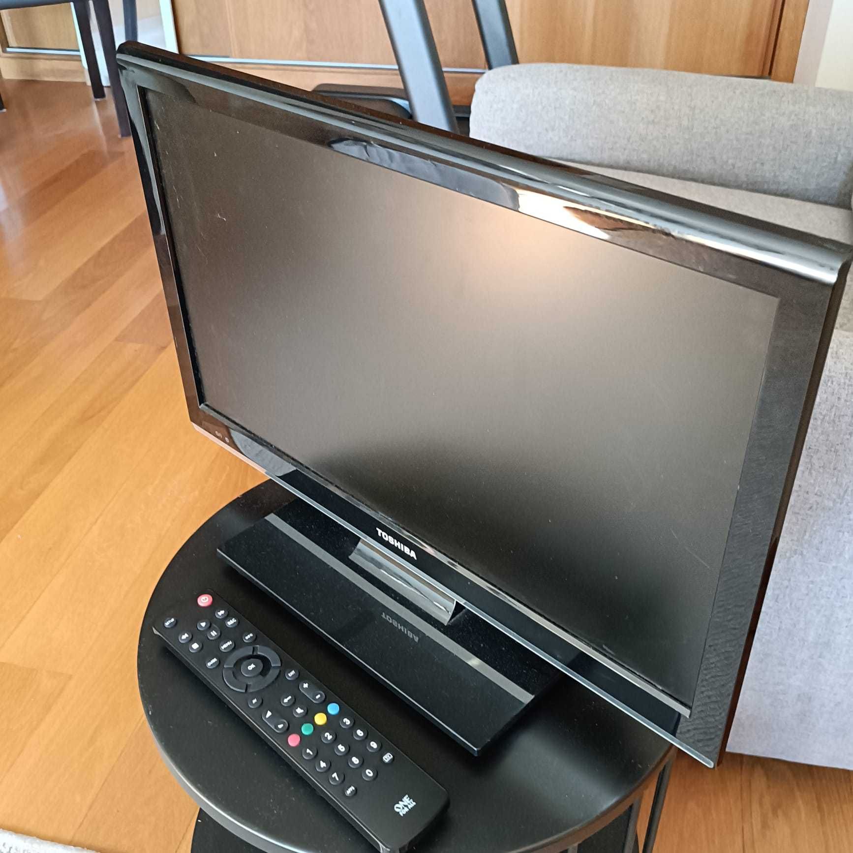 TV LCD Toshiba 19EL933G - 19” HD com HDMI e USB - Usada a funcionar