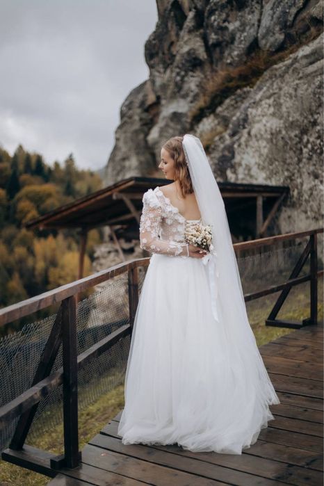 Ніжна весільна сукня