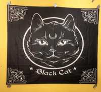 Kilim z motywem czarnego kota. Wiszący dywan wicca.