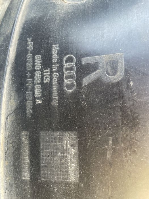 8W0853888A підкрилок перед R (передня частина)  VAG Audi A4 B9