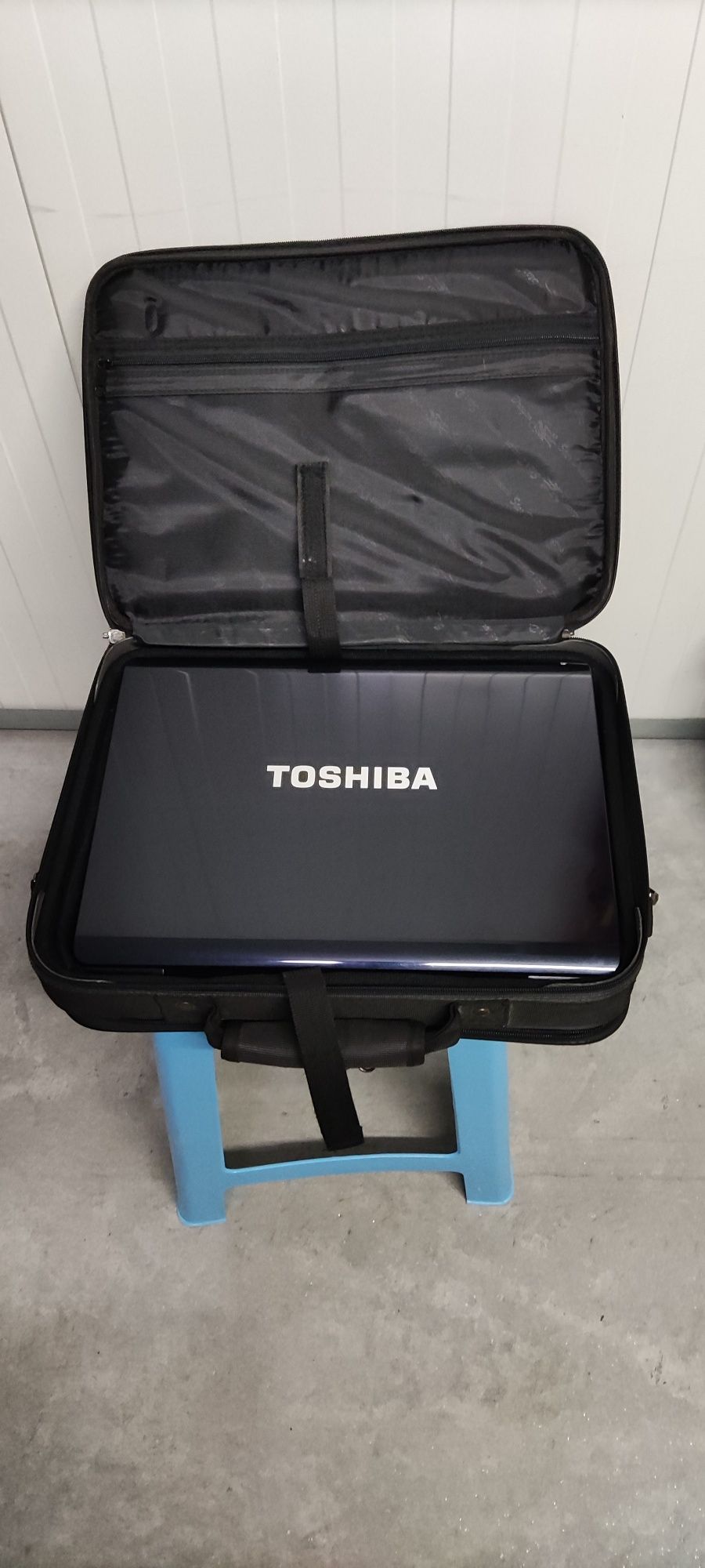 Portátil Toshiba com mala