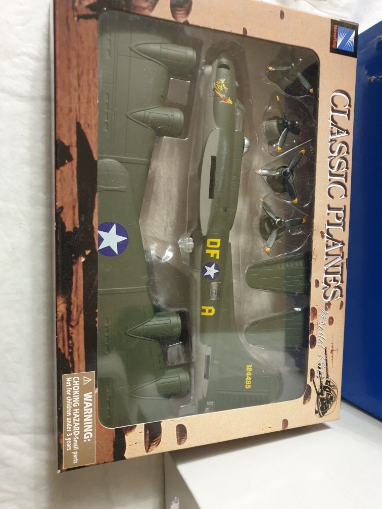 1/100 Classic planes 20105  Boeing B-17 Летающая крепость