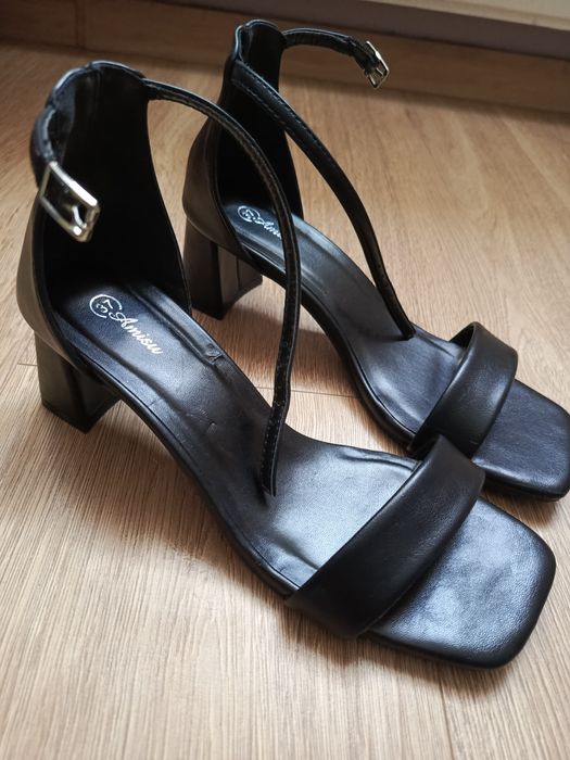 Buty na koturnie damskie czarne