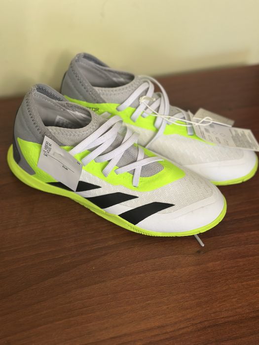 Продам футзалки adidas 34 розмір
