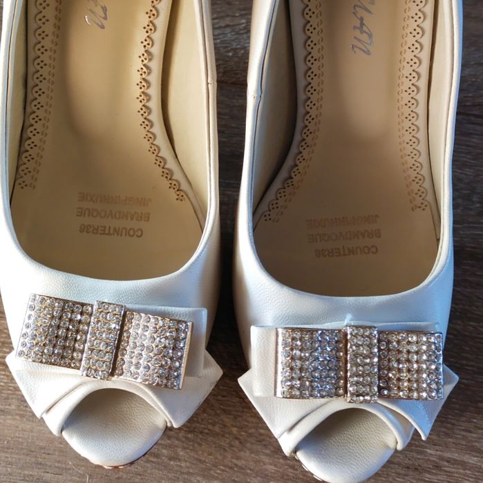 Продам свадебные туфли