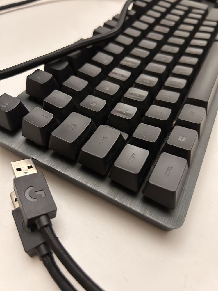 Teclado mecânico Logitech K845