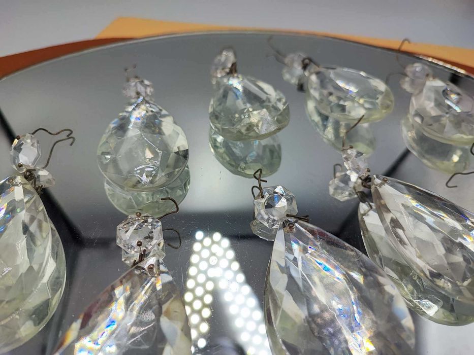 Stare kryształki szklane migdałki wys.9,4 cm.cena za 1 szt.