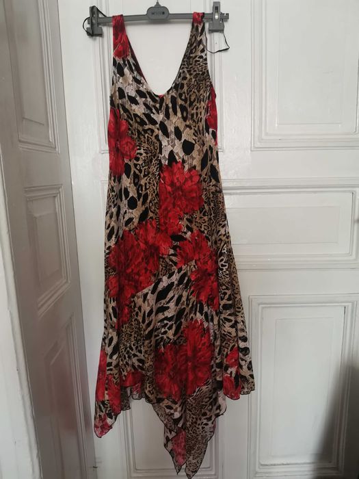 Koronkowa sukienka w kwiaty