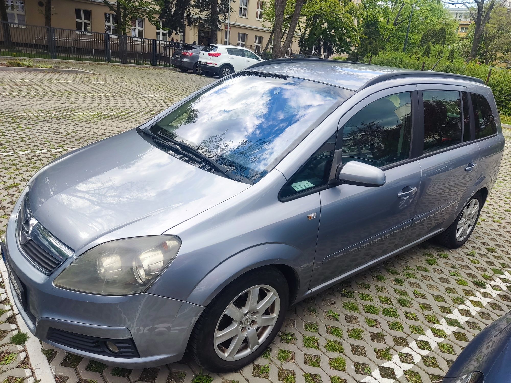 Sprzedam Opel Zafira B 1.9CDTI 120KM/88 kw automat