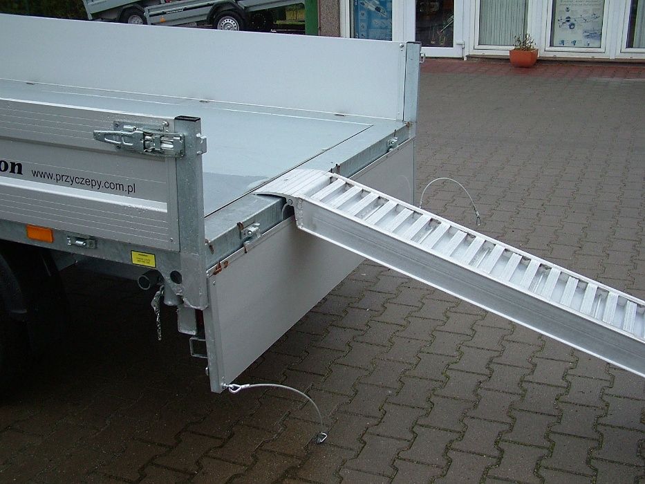 Przyczepa wywrotka trzystronna hydrauliczna, kipper na trzy strony.