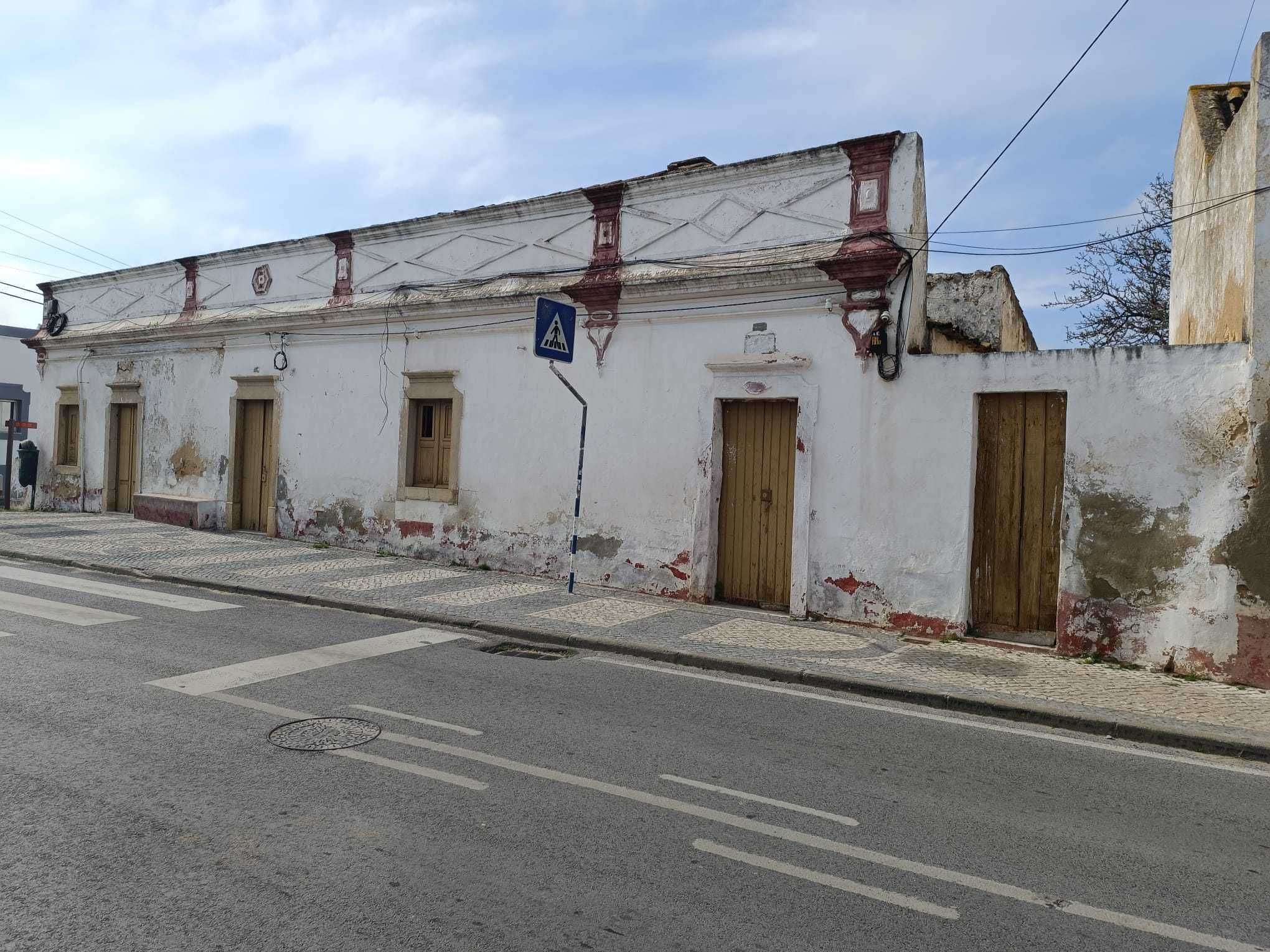 Casa com terreno para recuperar em Pechão, área urbana de 480 m2