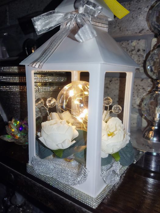 Latarenka biała dekoracja ze srebrnymi kryształkami swiecąca kula  LED