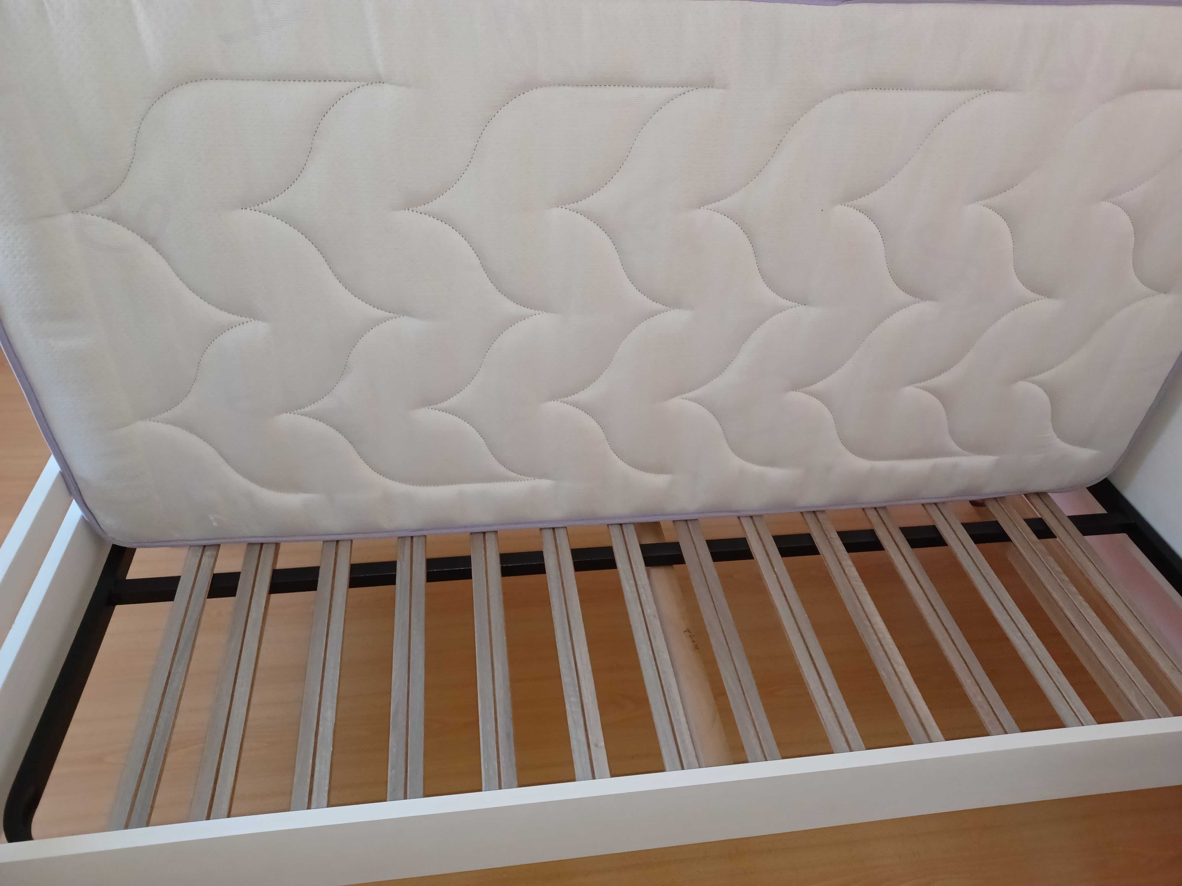 Cama de solteiro para menina