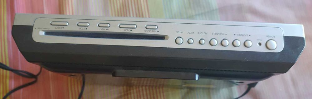 Televisor/DVD portátil Roadstar LTD-1088XSKL