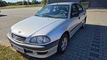 Syndyk sprzeda samochód Toyota Avensis, 1762 cm3, 1999r, benzyna
