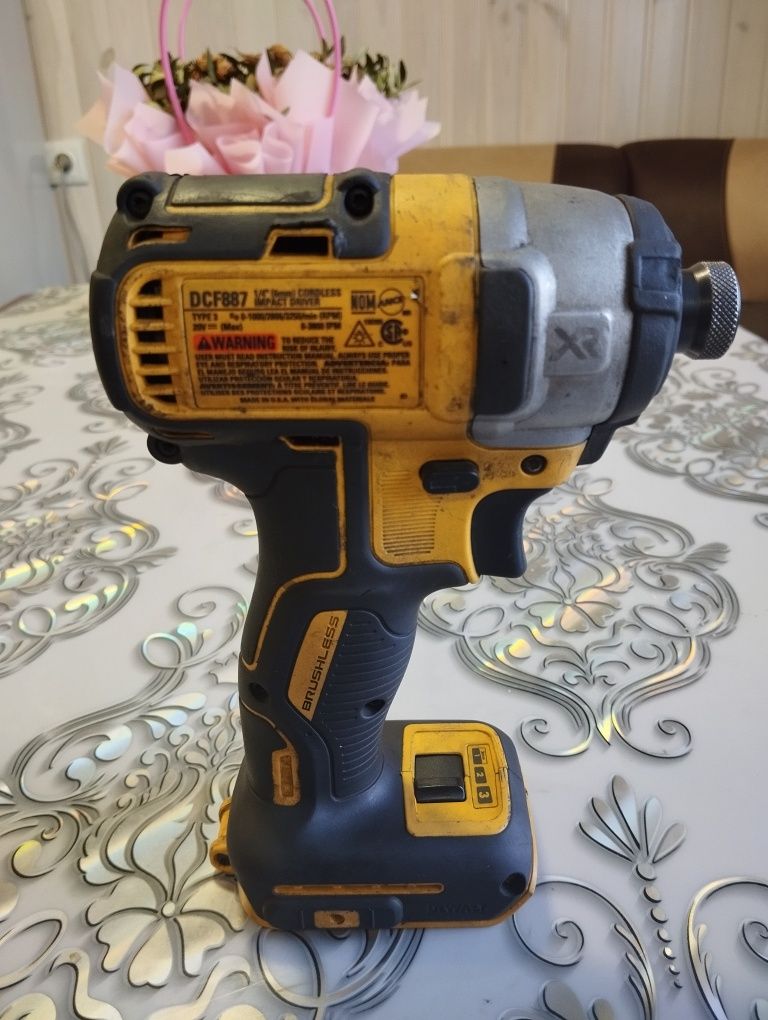 Імпакт DCF 887 Dewalt
