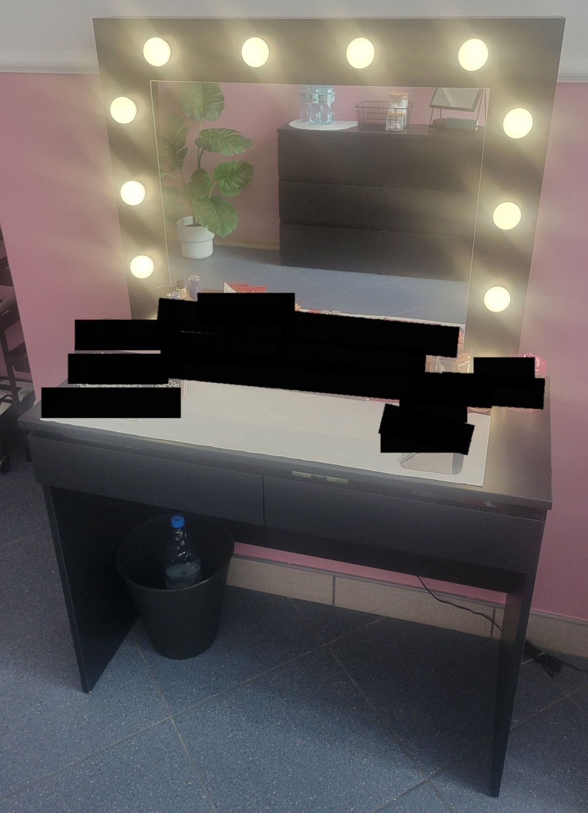 Toaletka z lampkami led wbudowanymi lustro make up makijaż