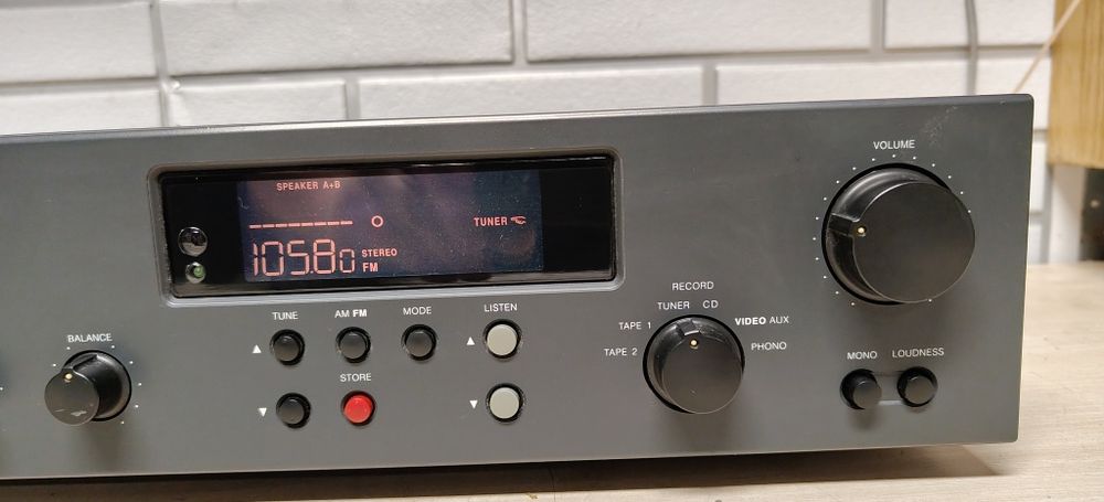Amplituner NAD 705 z pilotem