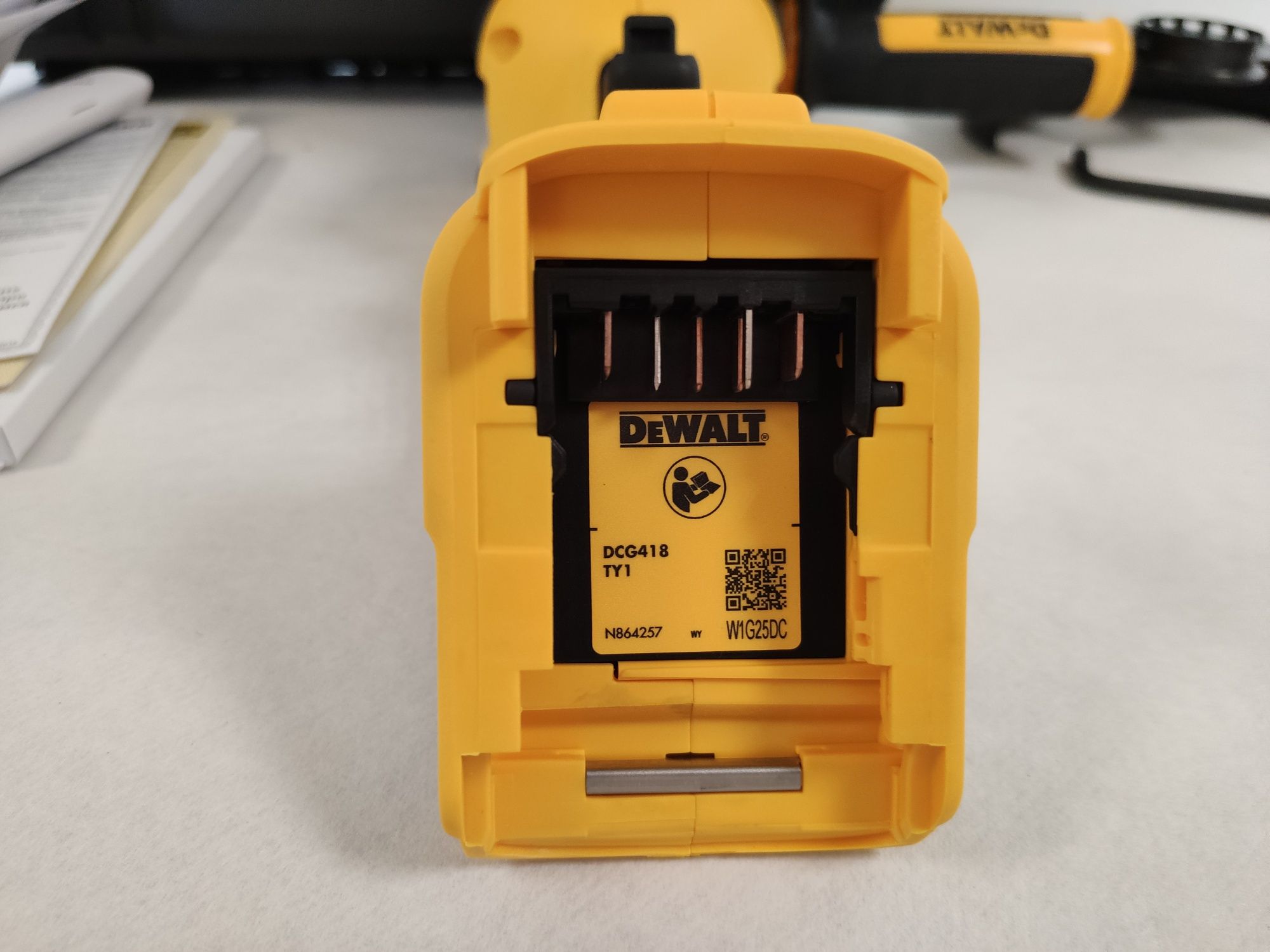Безщіткова кутова шліфмашина DeWALT DCG418NT FLEXVOLT 54V болгарка