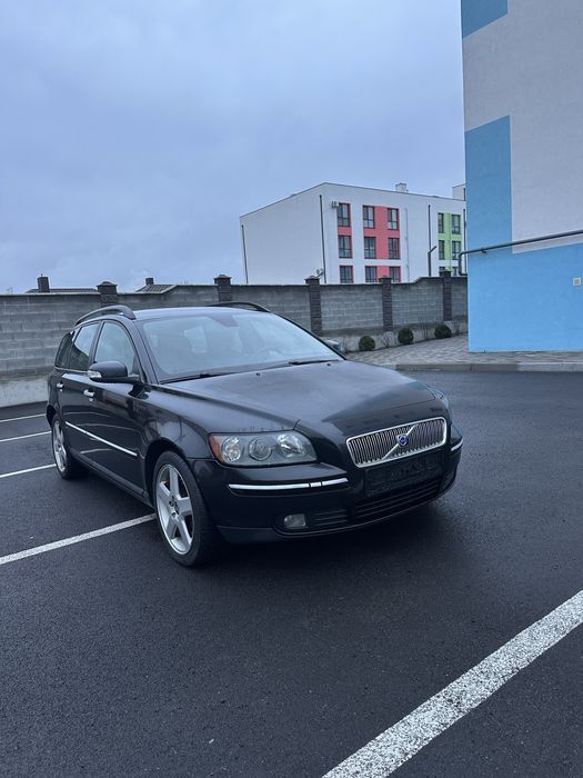 Продам вольво v50 2.0 диз мех 2009р НЕРОЗМИТНЕНА