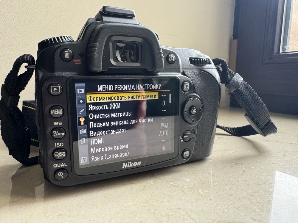 Nikon D90 kit с oбъективом Nikkor 18-105mm AF-S f/3.5-5.6G ED VR