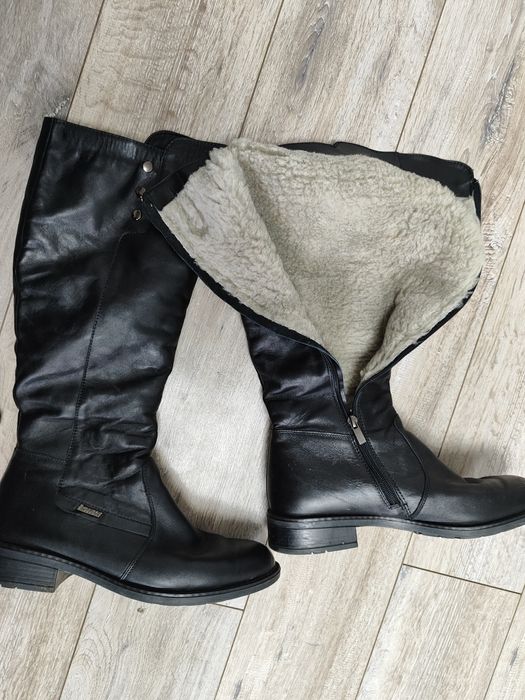 Сапожки шкіряні , взувались 2 рази, не на широку ногу