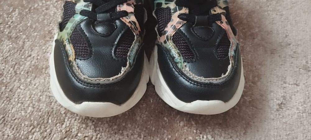 Кросівки для дівчинки