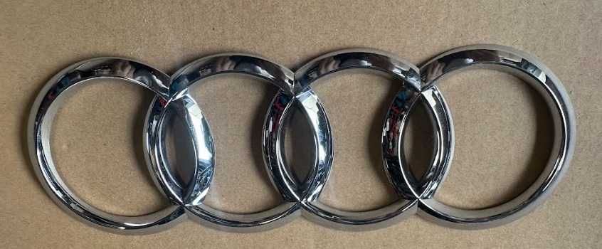 Oryginalne emblematy Audi A6 C8  – komplet (przód, tył, A6)
