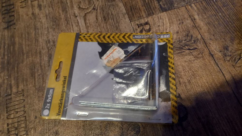 Kątowniki z śrubkami