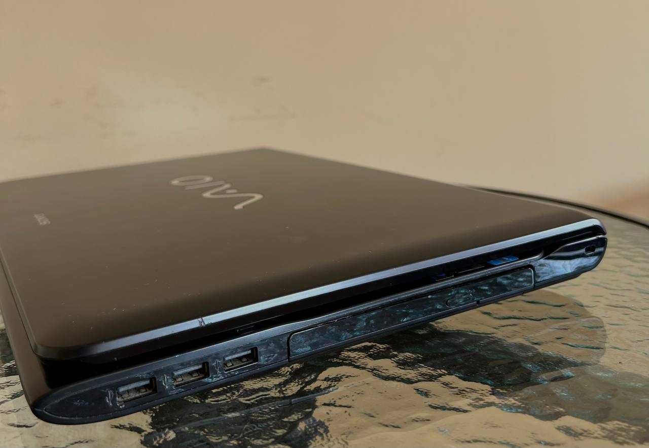 Ноутбук Sony VAIO SVE171C11V 15.6"