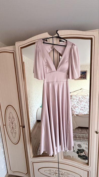 Suknia wieczorowa w kolorze pudrowym