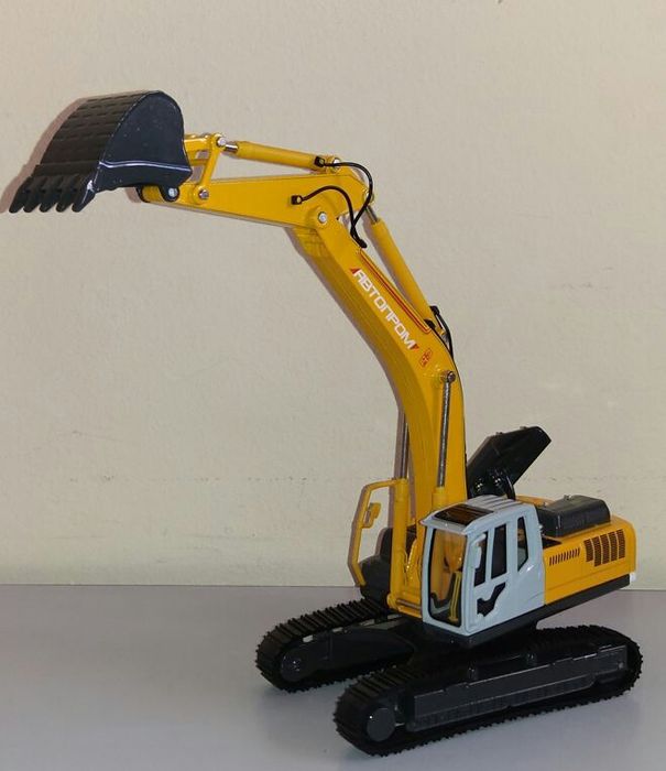Экскаватор металлическая модель 1:50 21 см Автопром модель спецтехника