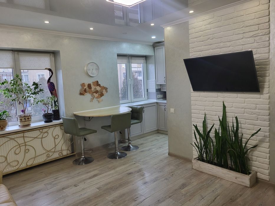 Продаж 3-х кімнатної квартири.Центр