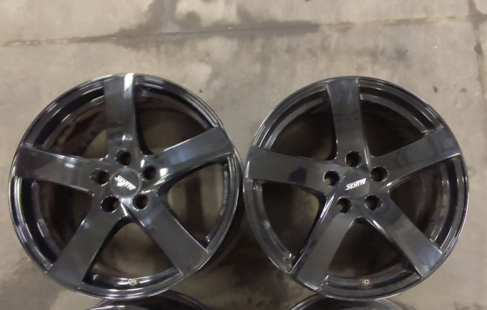 18 5x112  VW Audi komplet felg aluminiowych czarne piękne