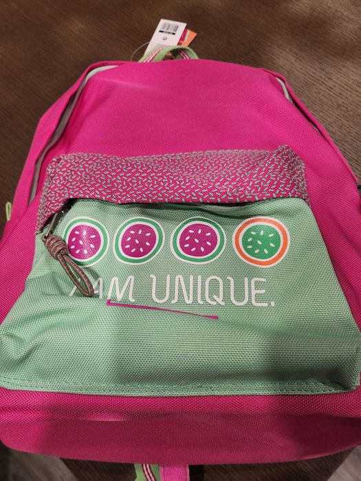 Mochila nova de menina