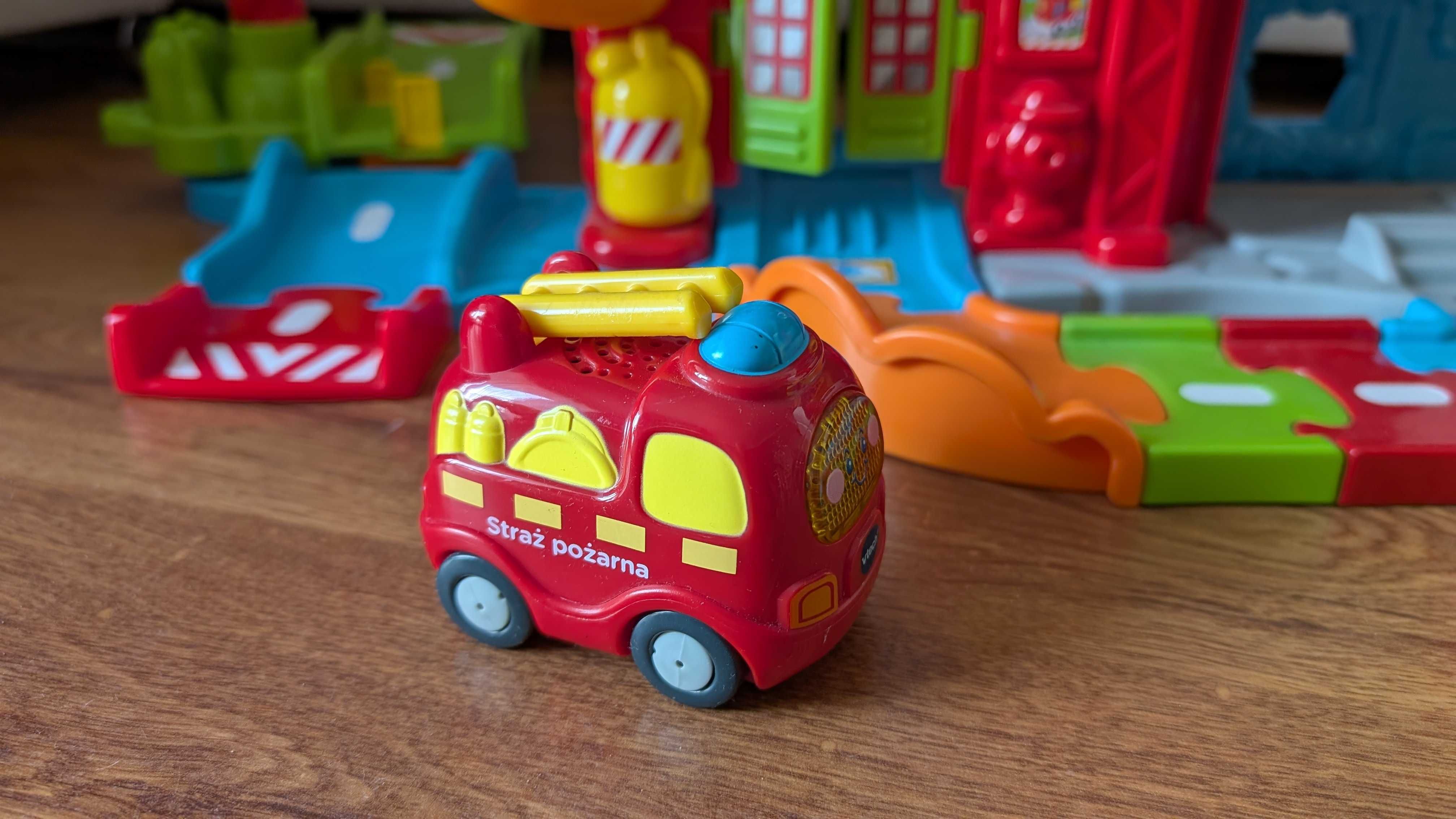 Remiza strażacka Vtech tut tut + autko straż pożarna, śpiewa po polsku