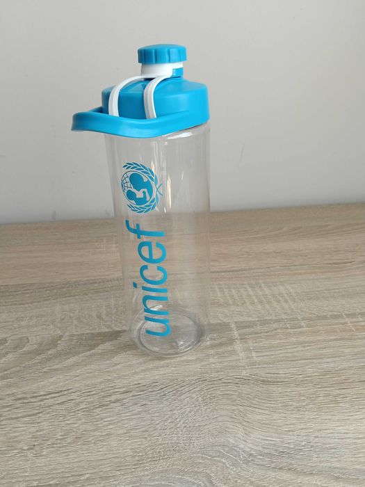 Butelka na wodę na zakrętke