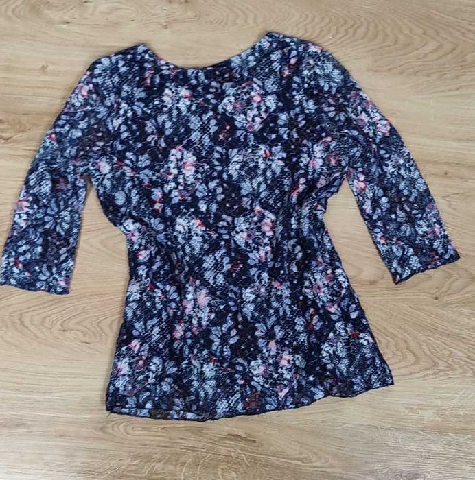 Bluzka w kwiaty firmy Zavanna