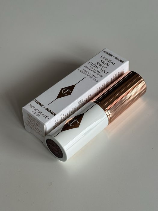 charlotte tilbury unreal skin sheer glow tint – podkład w sztyfcie