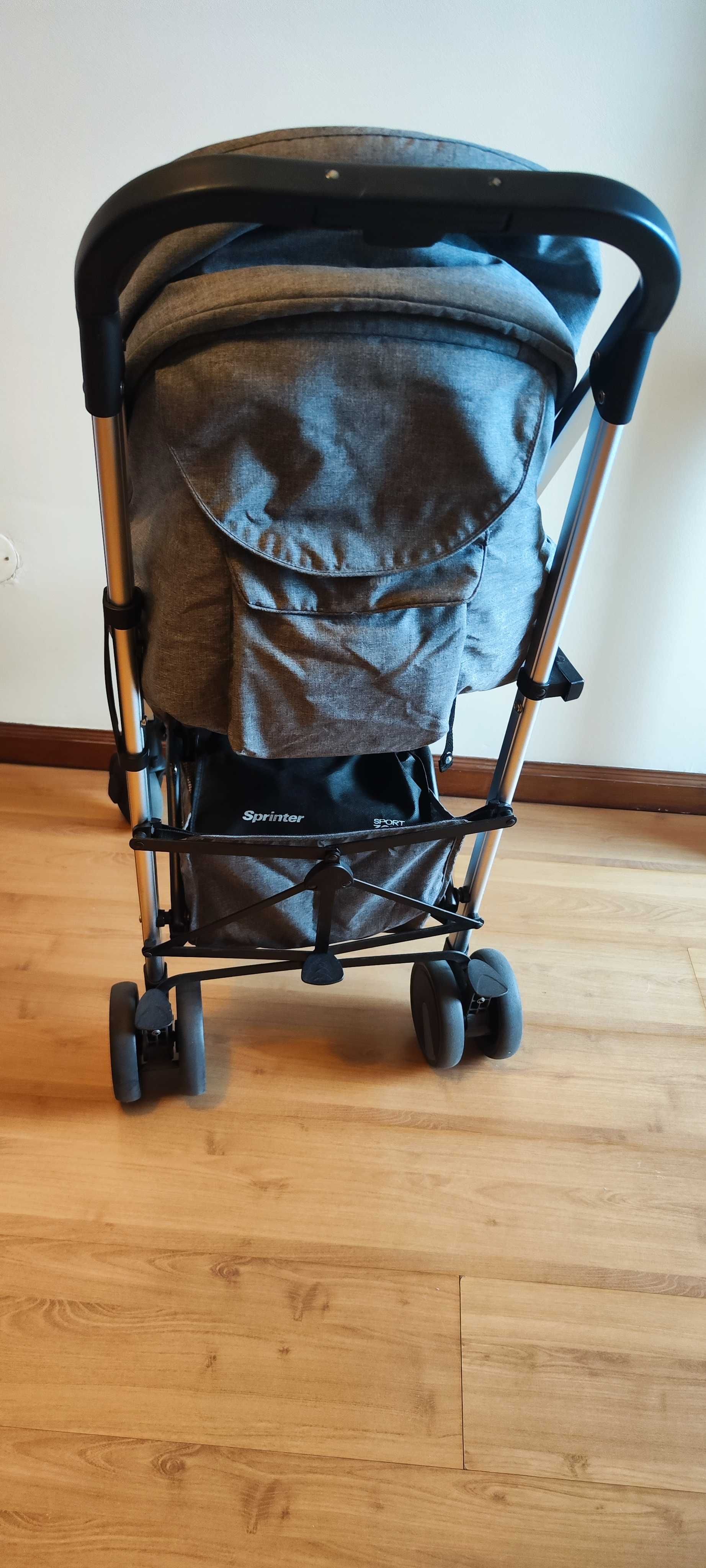 Carrinho de passeio com 3 posições ! Como novo.