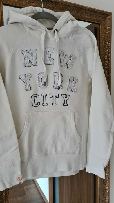 Biała bluza H&M z kieszenią kangurką i kapturem