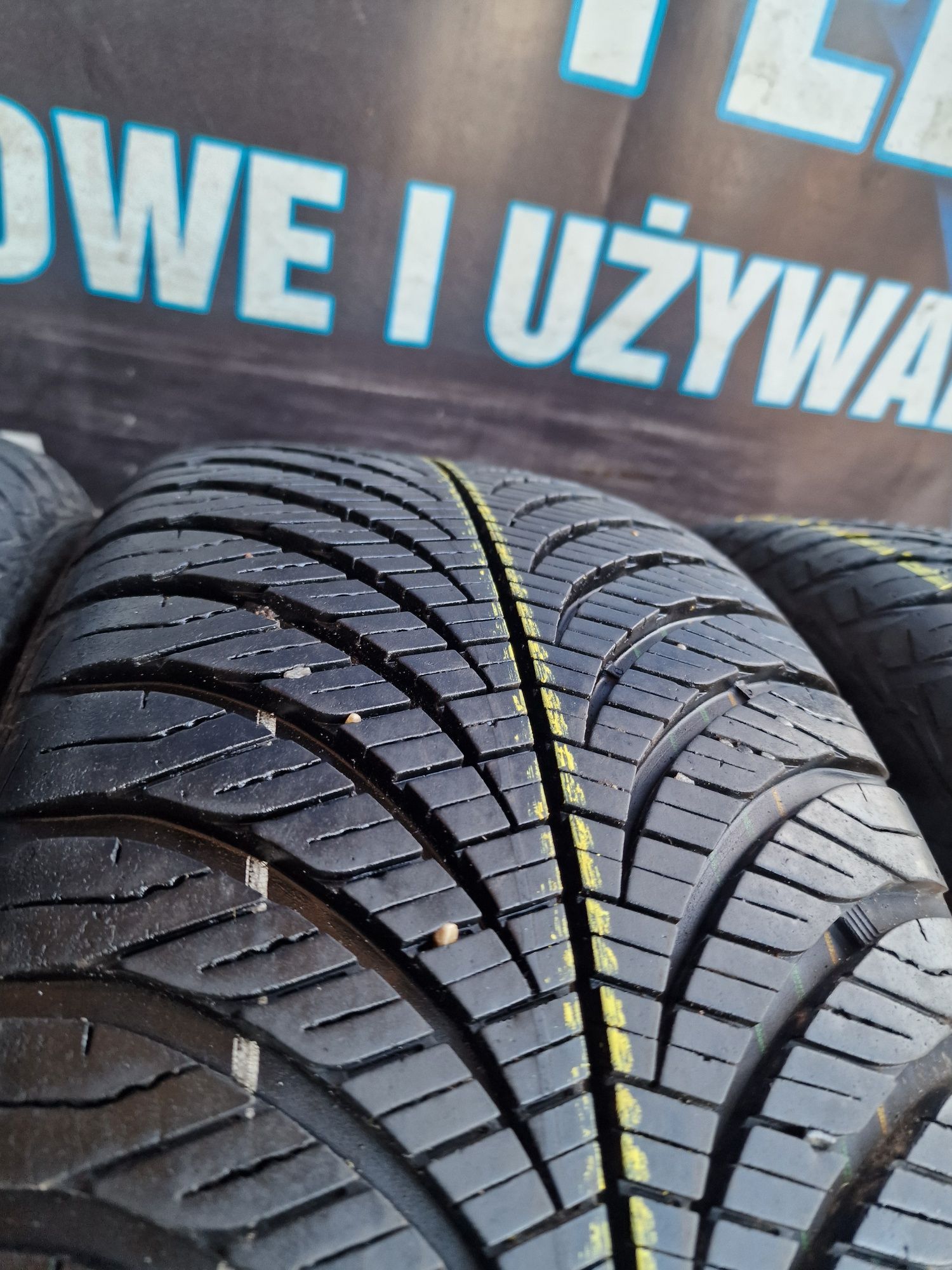 Opony Całoroczne 215/55/17 Goodyear Komplet 8mm 2021rok
