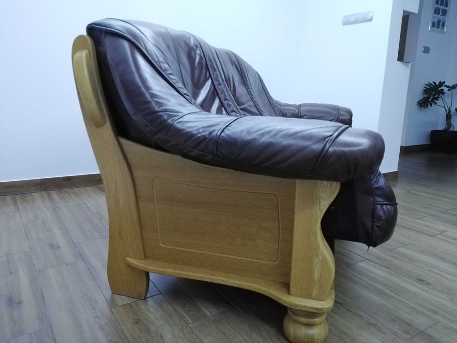 Wypoczynek skóra naturalna 3+2, boki dębowe.