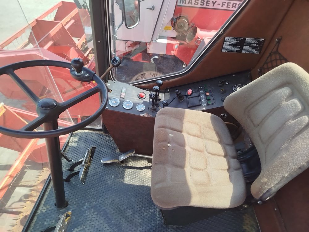 Комбайн зернозбиральний Massey Ferguson 16. Майсей Фергусон 16