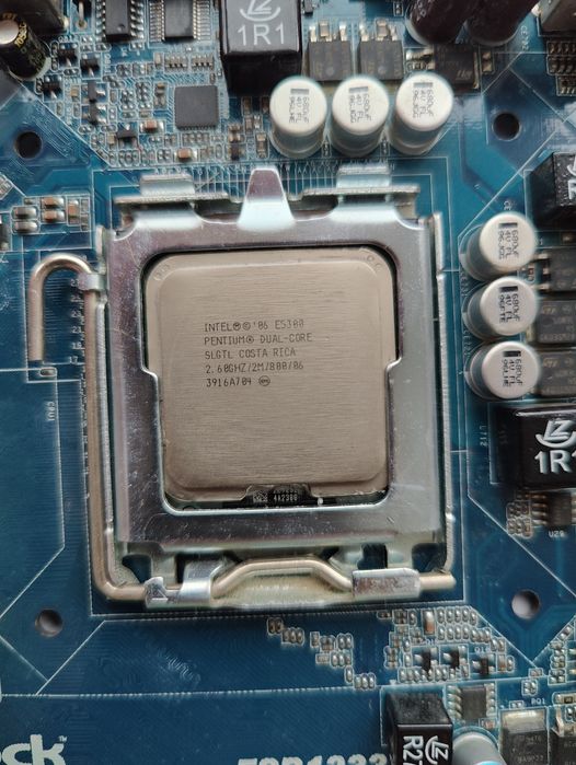 Asrock g31m-vs + intel Pentium 5300 + PowerColor HD6570 1gb + kingmax