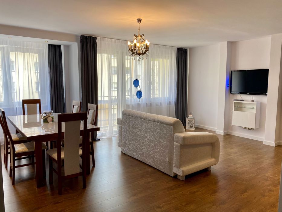 Komplet do salonu jadalni stół i krzesła sofa rozkładana