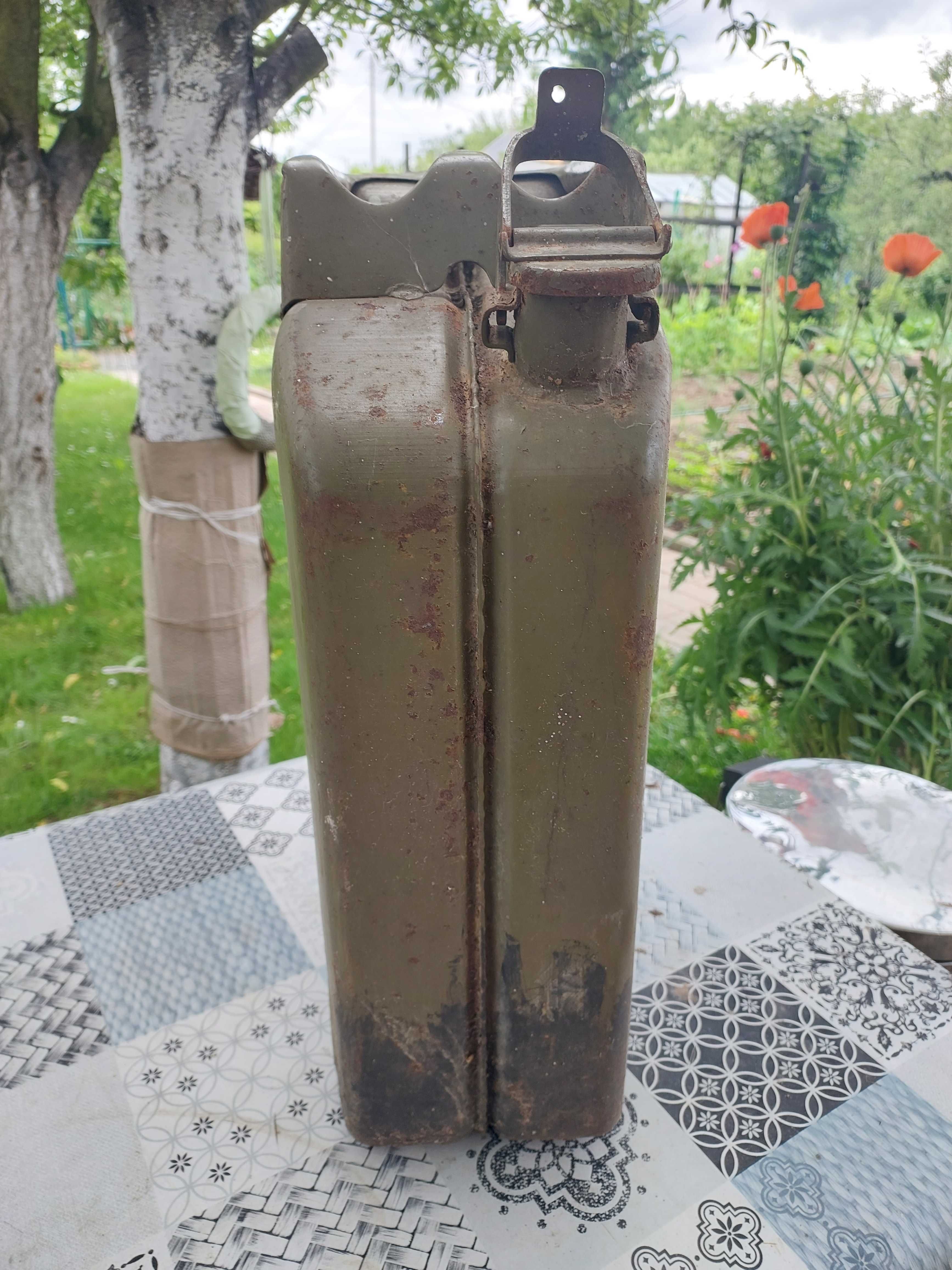 Kanister na benzynę metalowy 20l