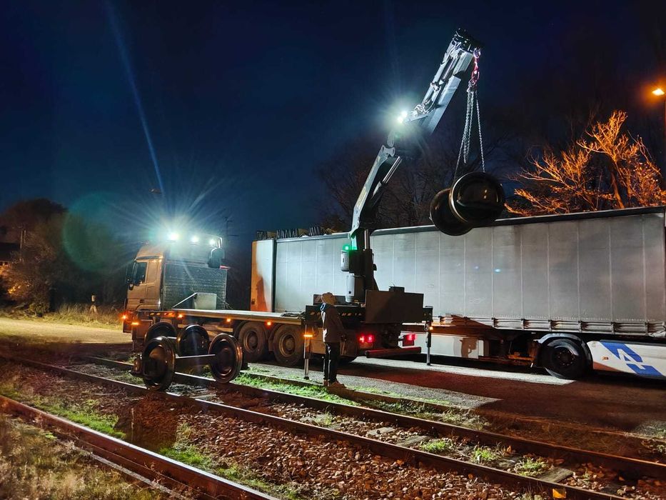 Transport HDS Krajowy Przewóz Maszyn Kontenerów Usługi Dźwigiem