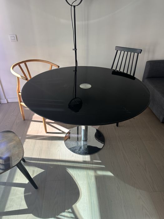 Mesa de jantar em vidro da area com 1,40m