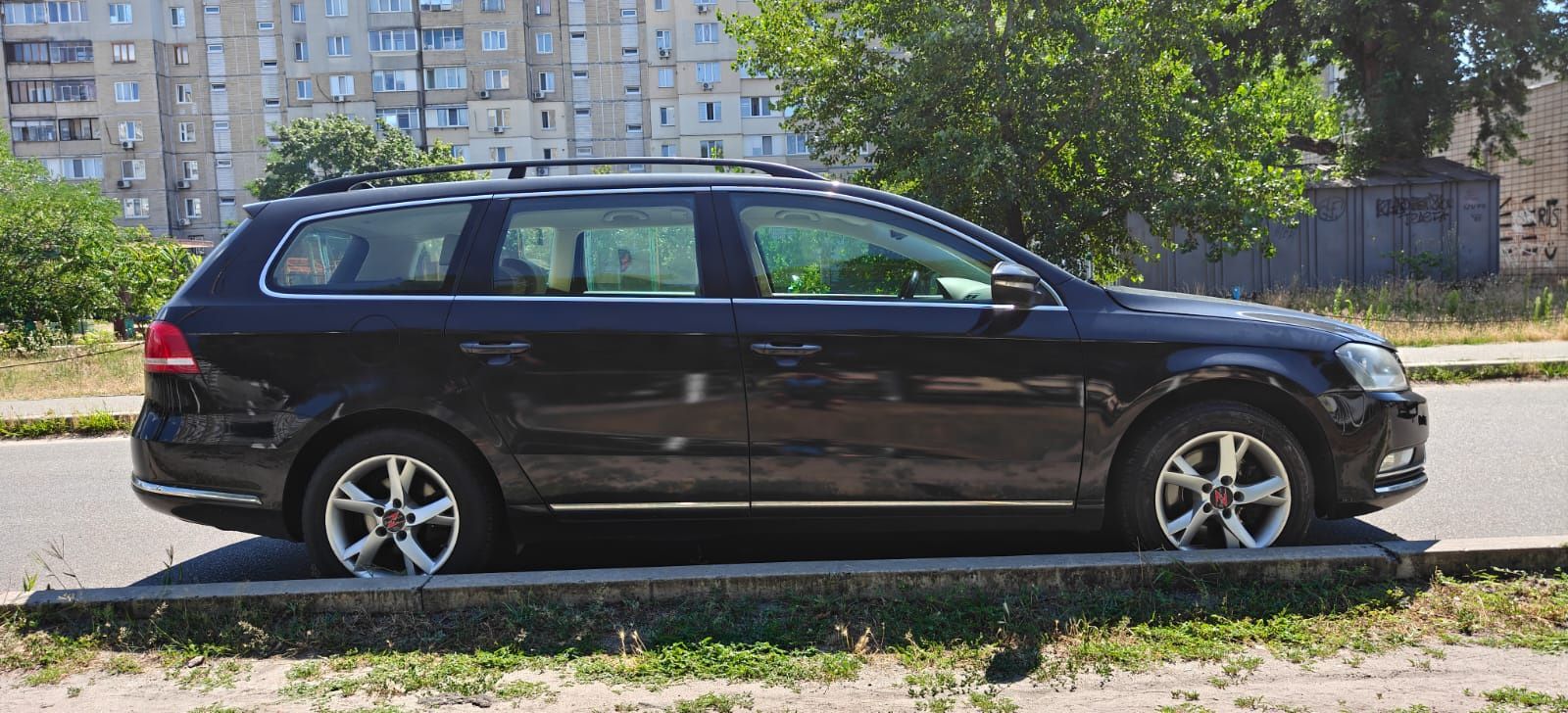 Volkswagen Passat B7 2 літра дизель автомат